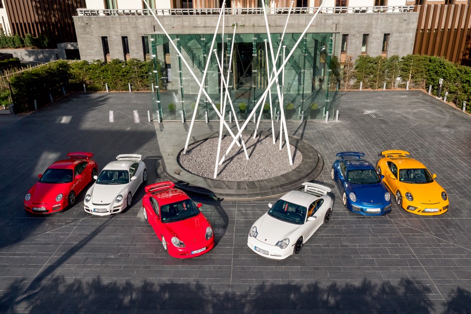 Several generations of Porsche 911 GT3
